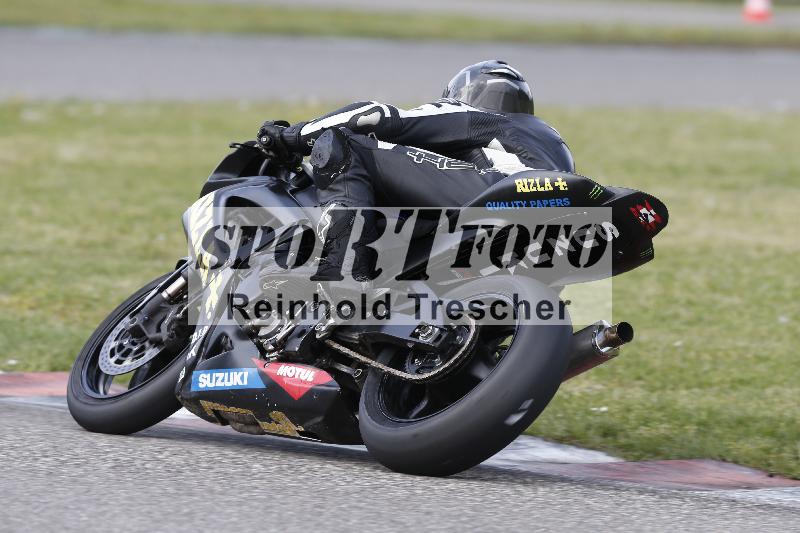 Archiv-2025/08 20.04.2025 Speer Racing ADR/Gruppe rot/backside